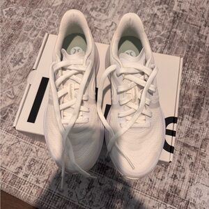 NWT Lululemon Blissfeel Run 2 White Athletic Sneakers with Box